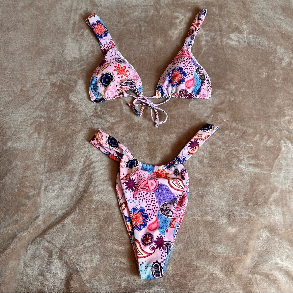 NWOT Pink and Blue Paisley High Cut Brazilian Triangle String Bikini - Size M